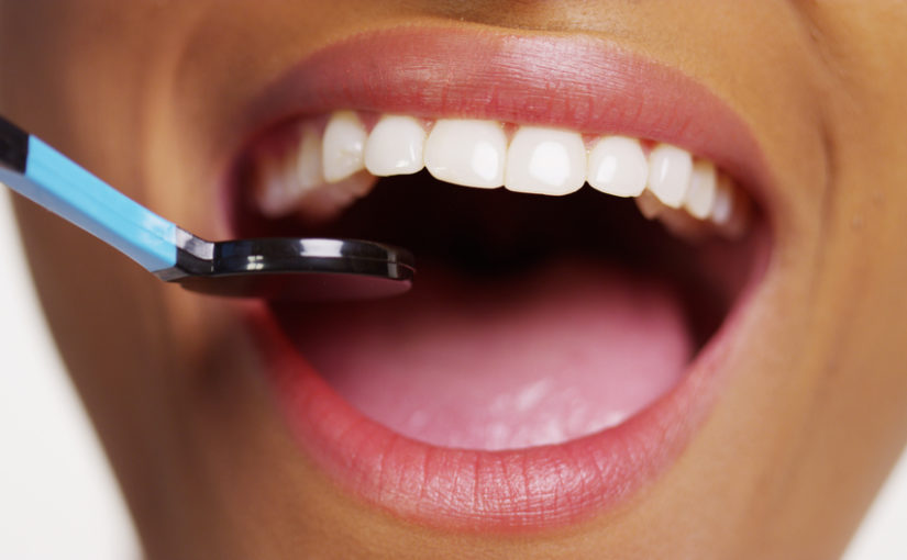 Całościowe leczenie stomatologiczne – odkryj ścieżkę do zdrowego i pięknego uśmiechów.